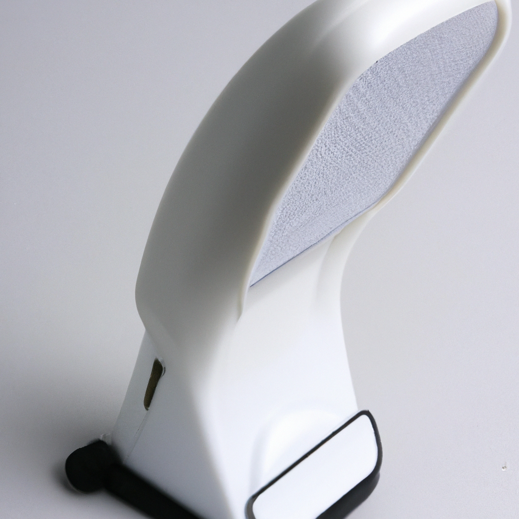 白基調のスタジオ空間、ディフューズされた自然光が差し込むミニマルなセット